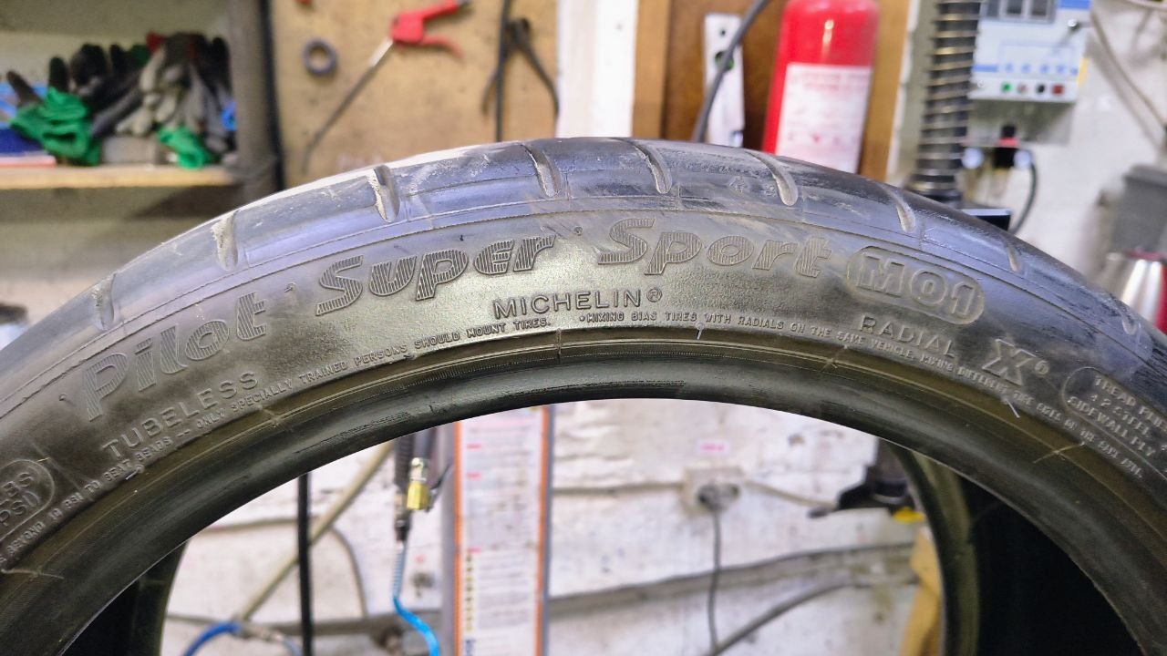 Пара літніх шин Michelin Pilot Super Sport 245/35 R19 2023