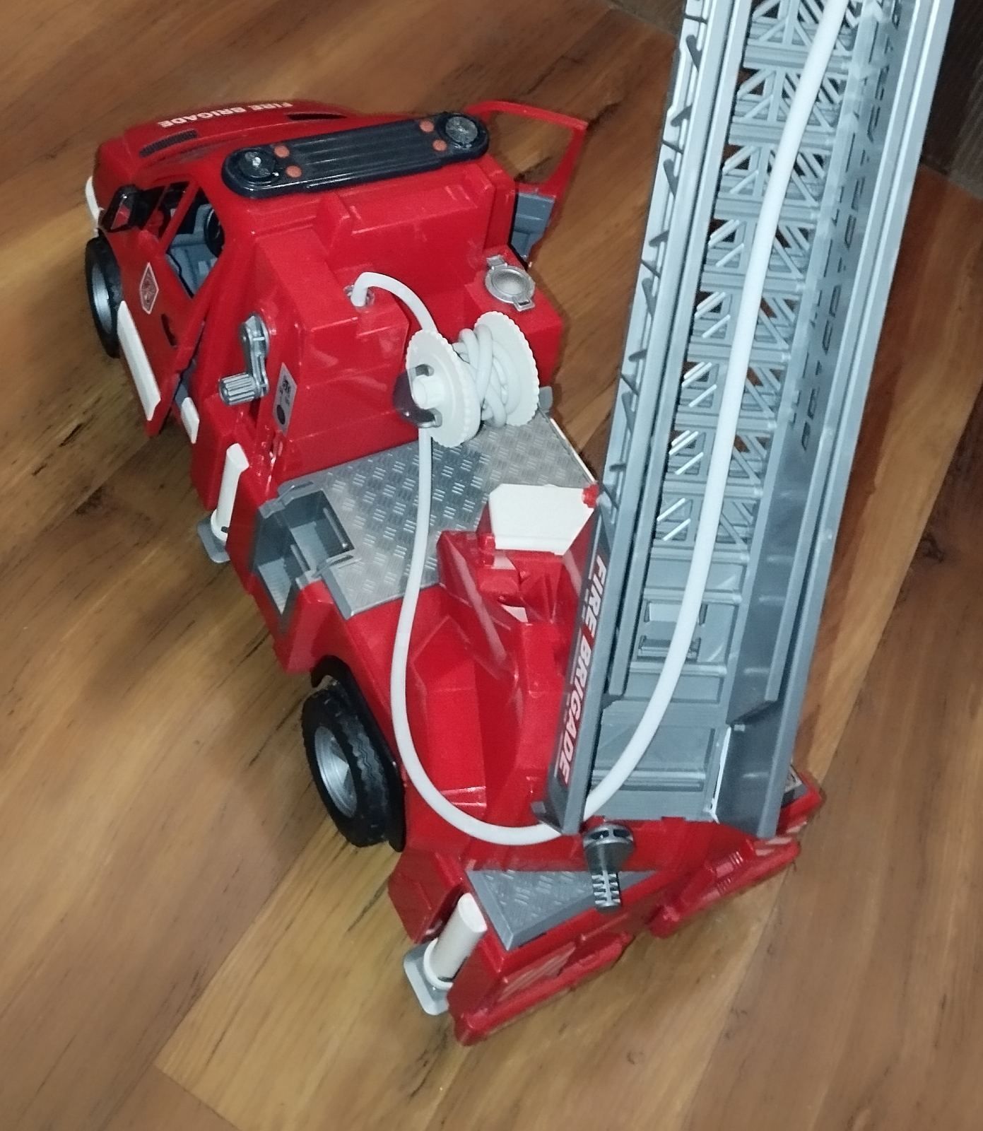 Іграшка Bruder MB Sprinter пожежна машина зі сходами та помпою