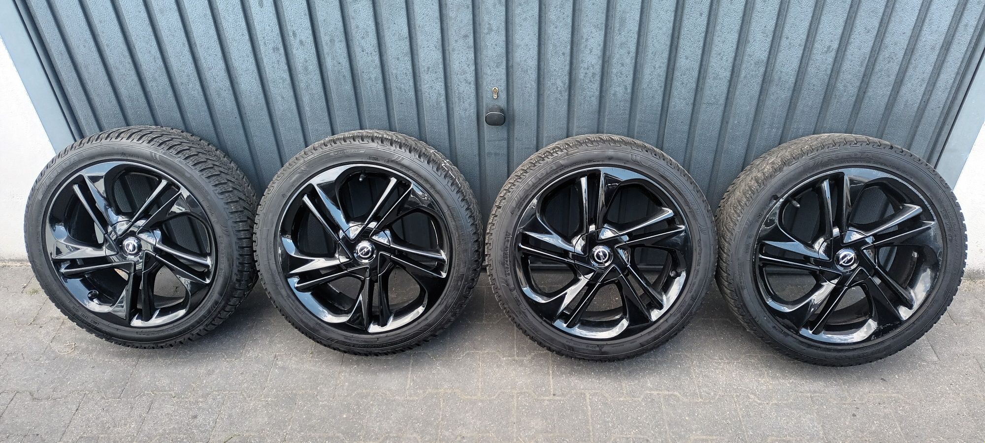 Koła Felgi Aluminiowe OPEL CORSA E ADAM KARL 215/45/17 4x100 et44 TPMS