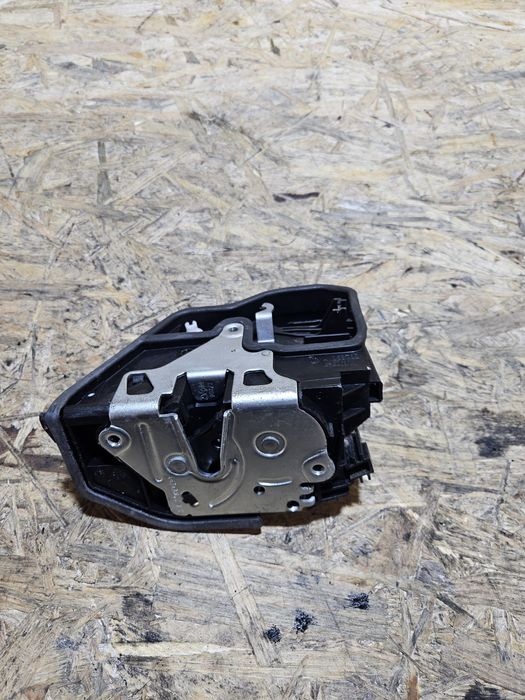 Zamek drzwi Bmw F10 F11 4 pin kierowcy lewy przód przedni lewa