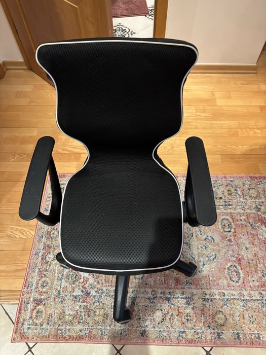 Krzeslo obrotowe 9-14 lat firma Entelo