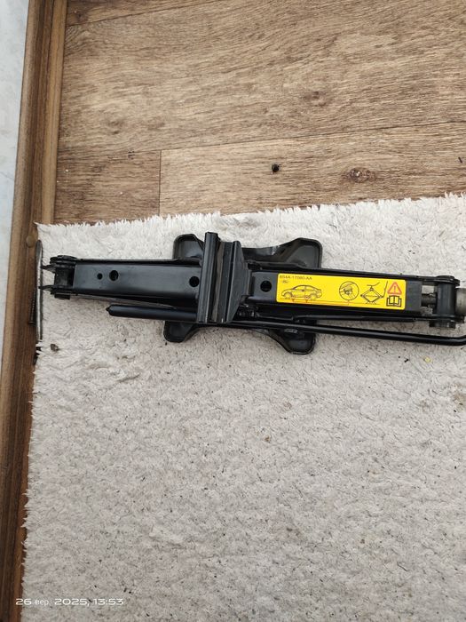 Домкрат до автомобілів Ford