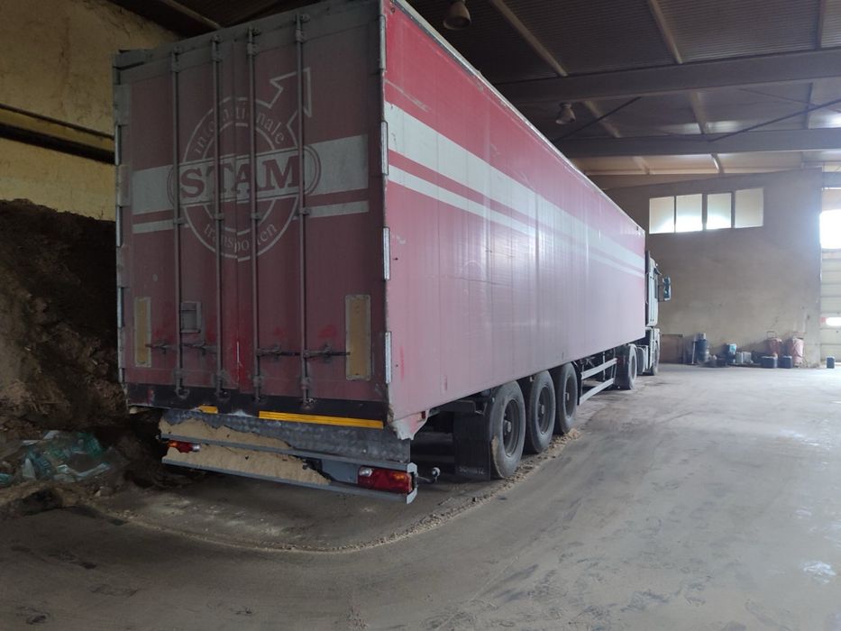 Renault Magnum з напівпричепом разом