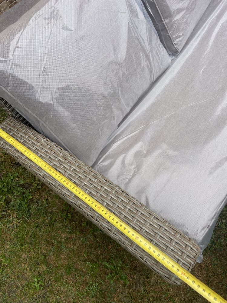 Ławka i leżak ogrodowy z poduszkami