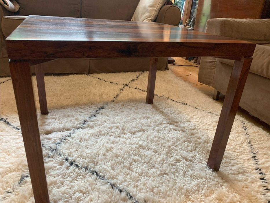 Mesa de apoio em pau santo