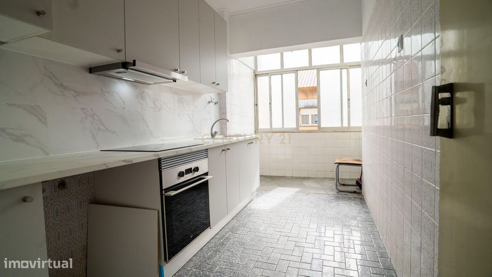 Apartamento T3 Semi-Remodelado na Póvoa de Santo Adrião