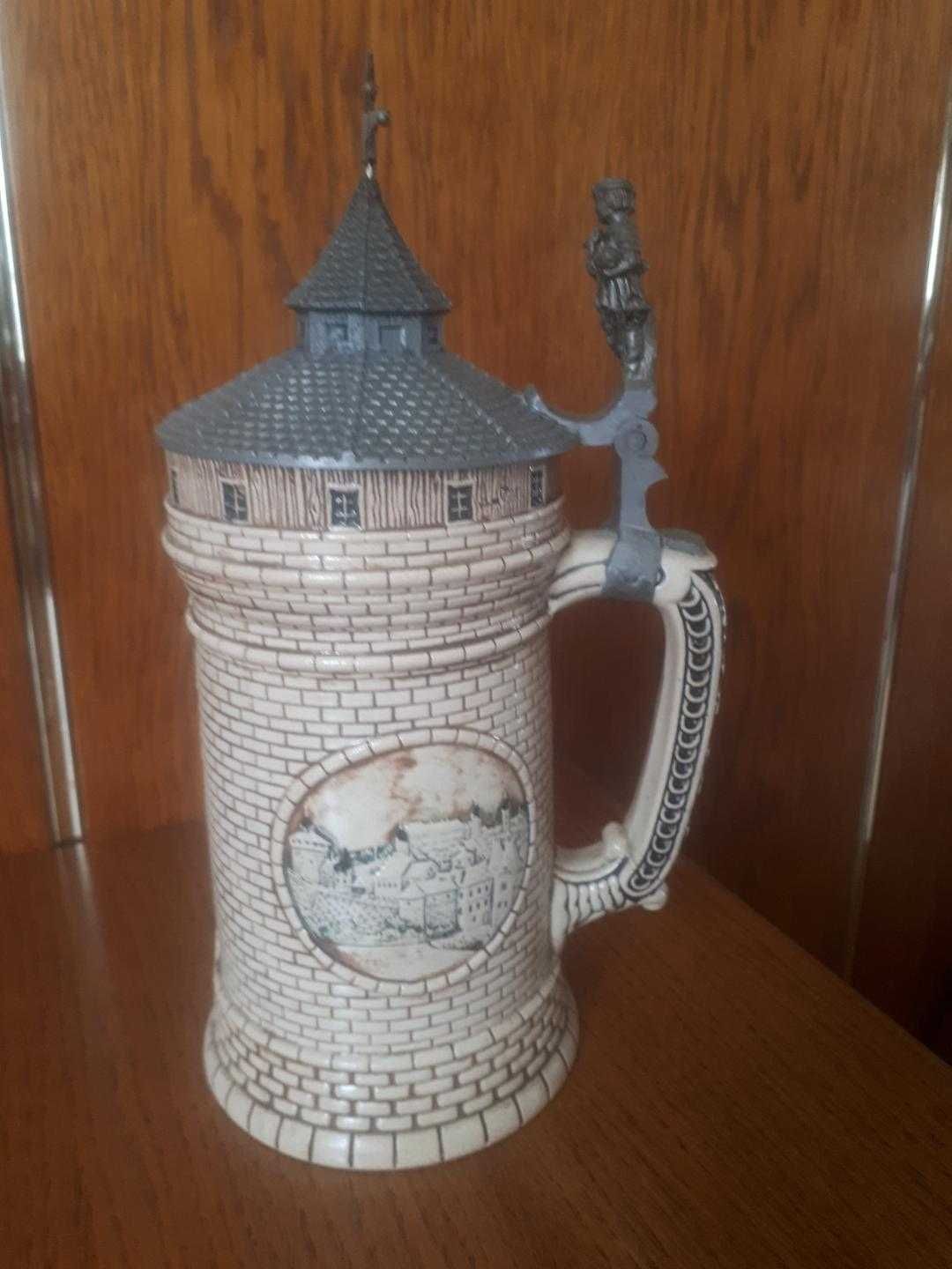 Zabytkowy kufel ceramiczny