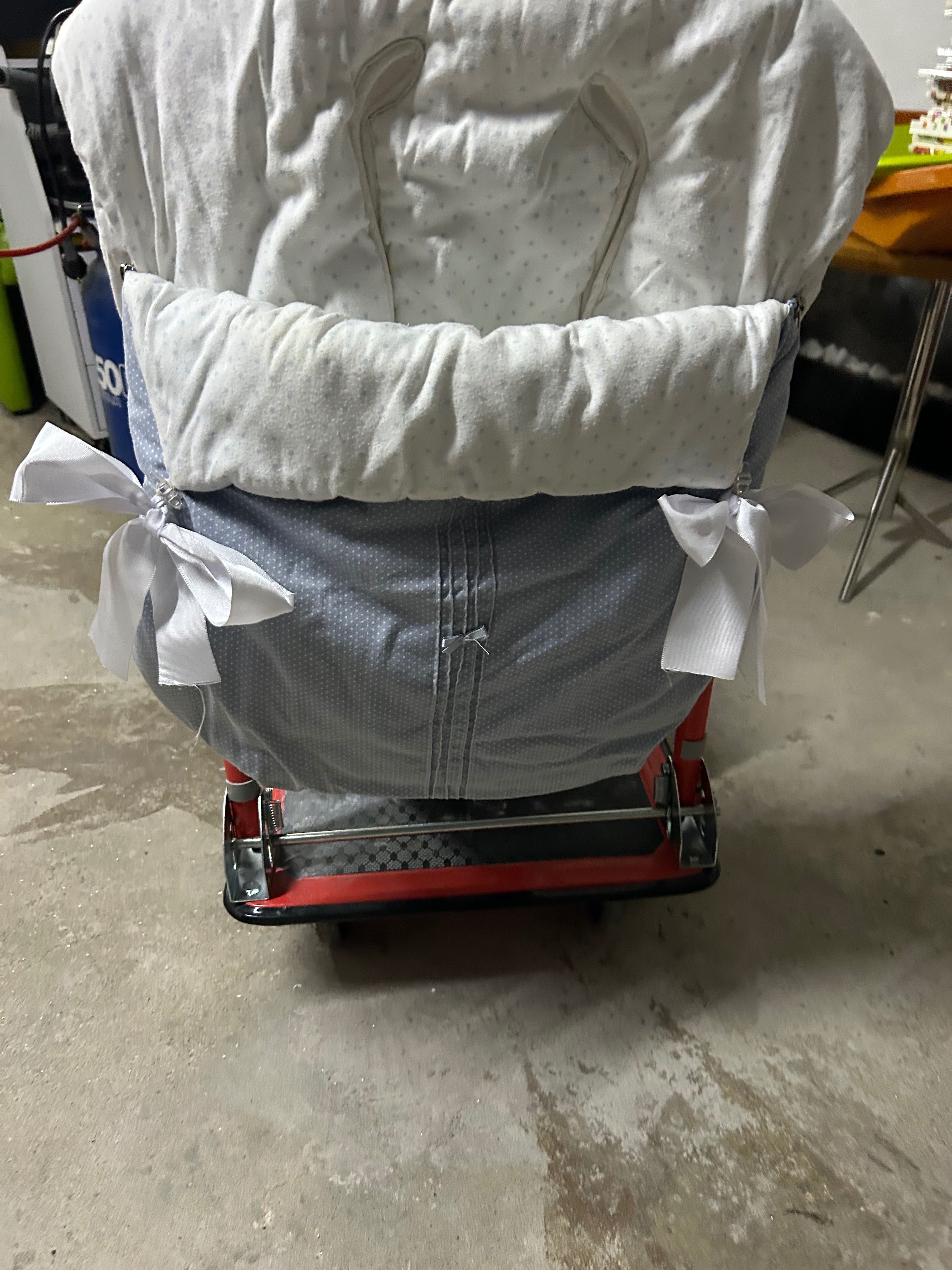 Forra de babycoque (ovo) universal branco e azul