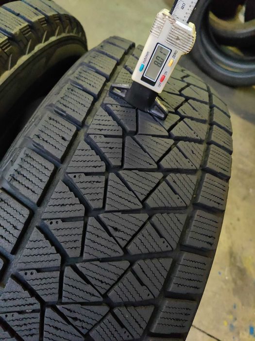 2шт. R17 225 65 шини зимові Bridgestone Blizzak DM-V2 японські липучки
