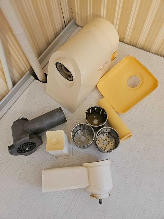 М'ясорубка Tefal з тертушками - подрібнювачами для овочів