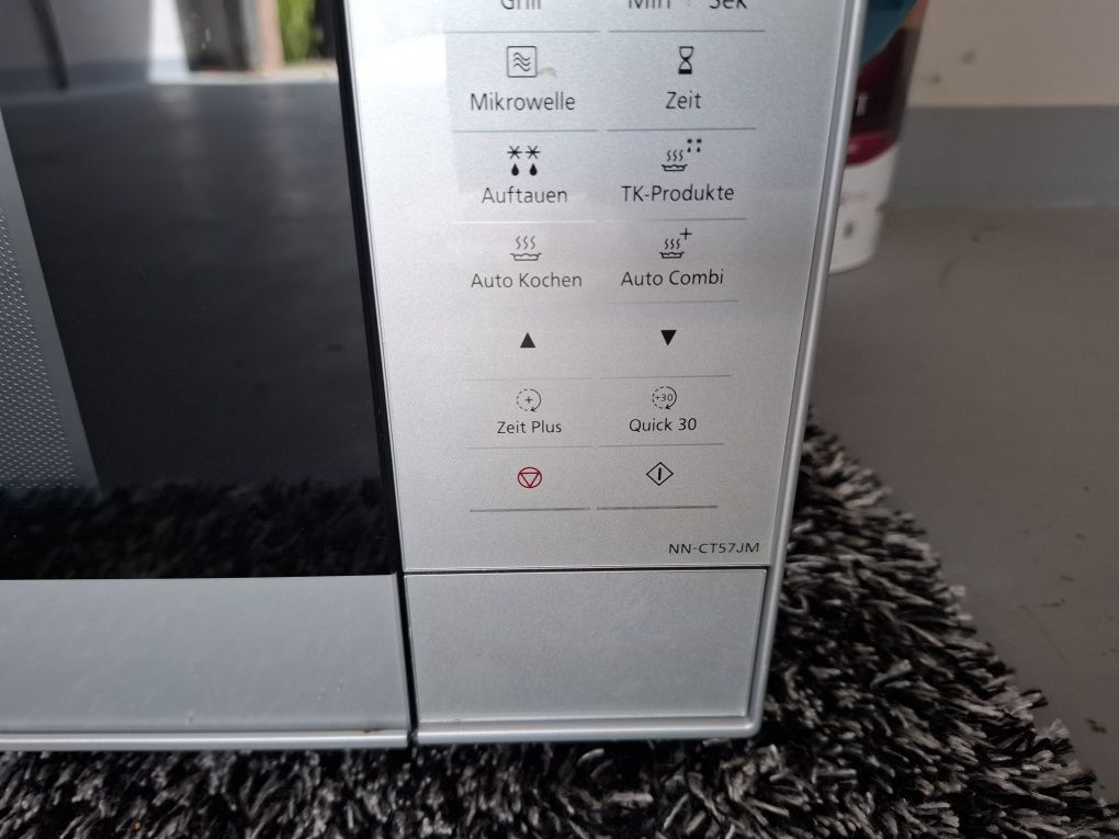 kuchenka mikrofalowa panasonic nn CT57JM