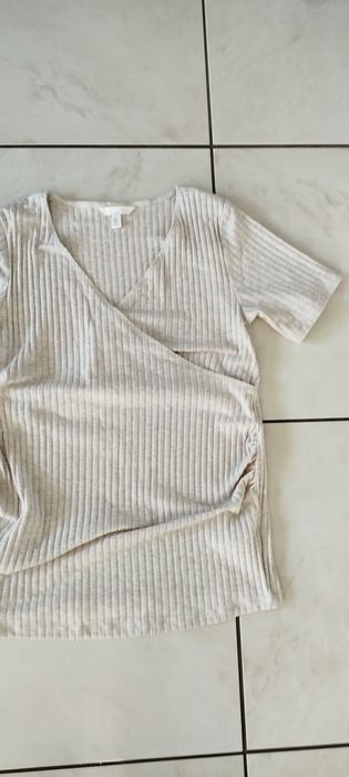 Bluzka prążek z dekoltem
