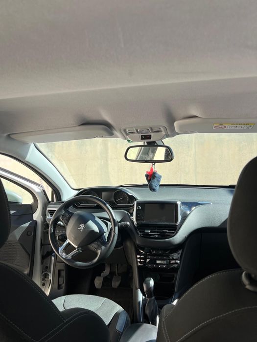 Carro bem conservado Peugeot 208
