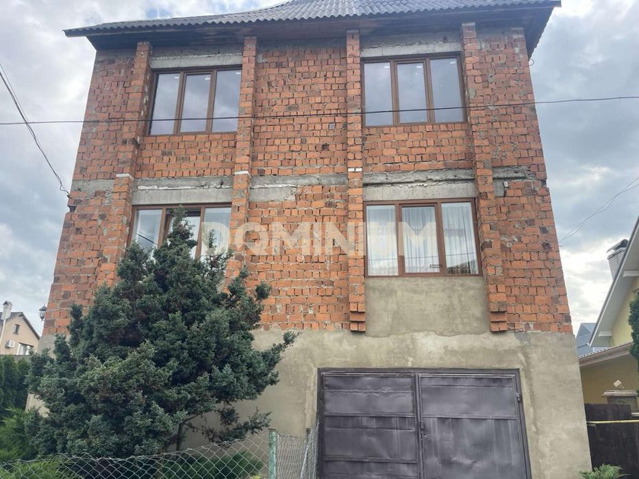 Продається будинок в м. Хуст