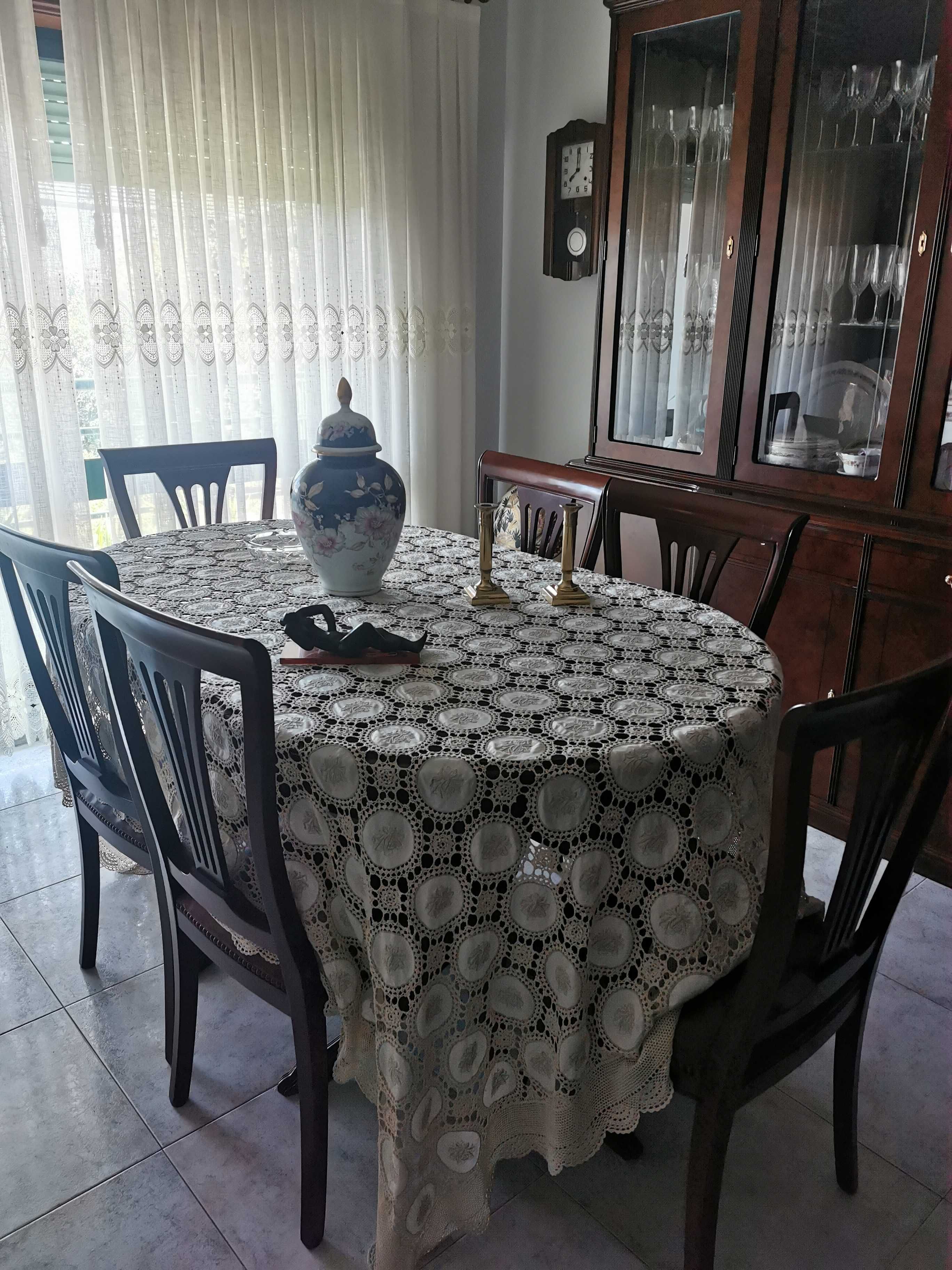 Sala de jantar em cerejeira
