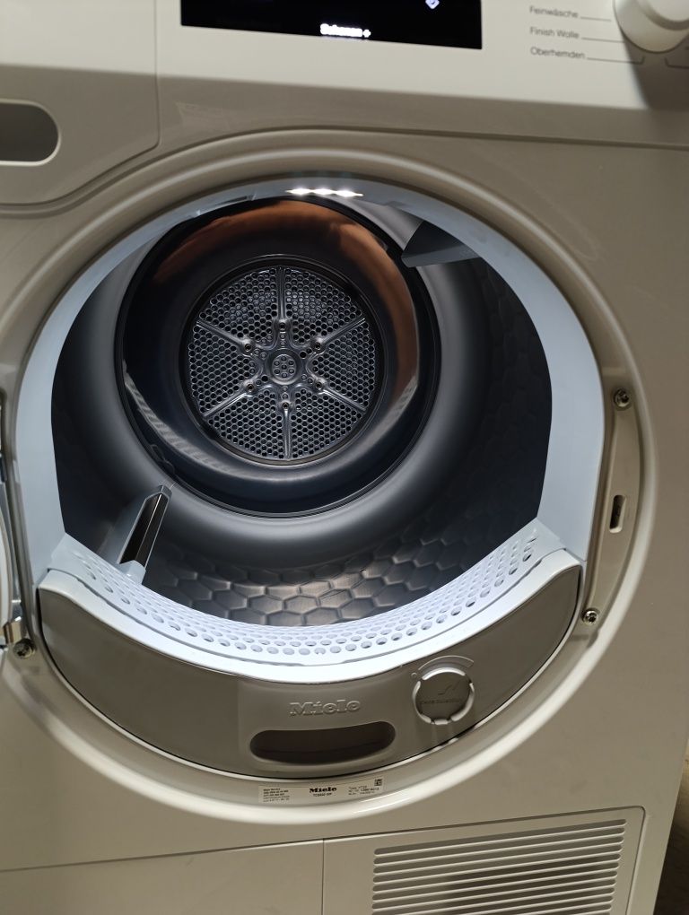 Сушильна машина Miele TCE 630 WP