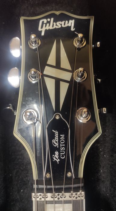 Продам гитару с кофром