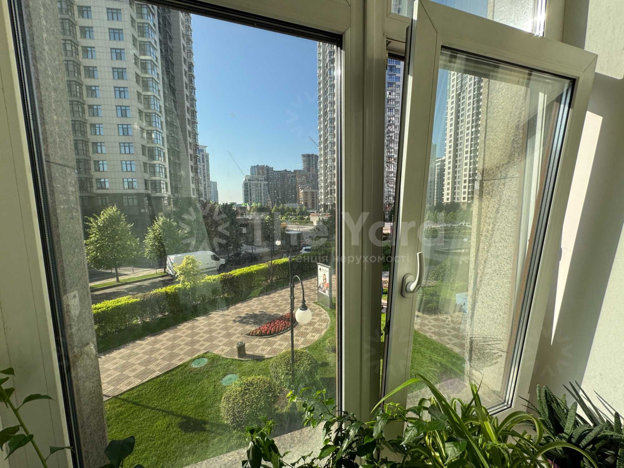 Оренда Фасад приміщення 235м2, ЖК Новопечерські липки, Верхогляда 16