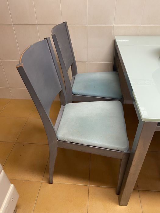 Mesa e cadeiras de cozinha