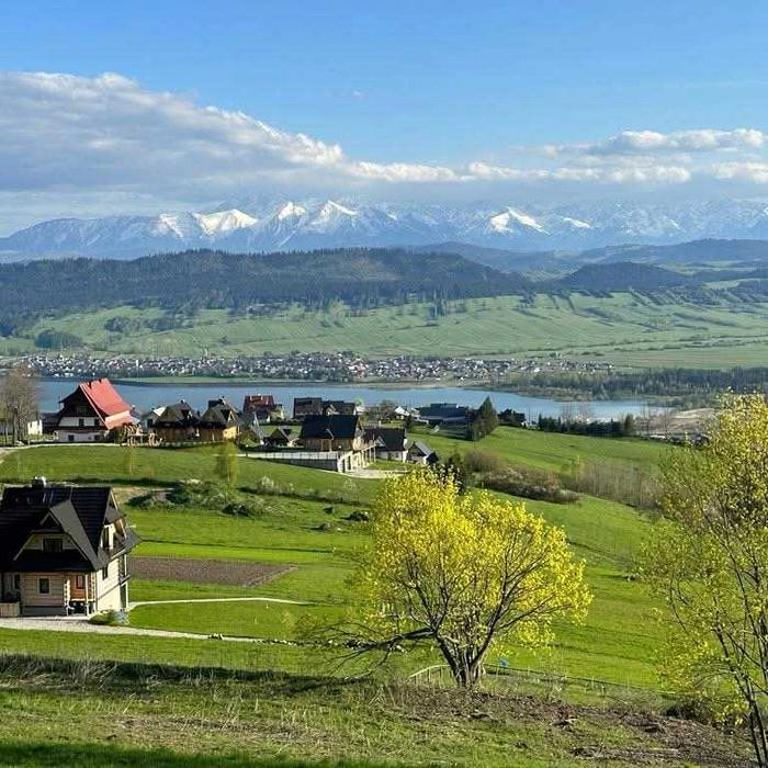 Drewniany domek w górach nad Jeziorem Czorsztyńskim