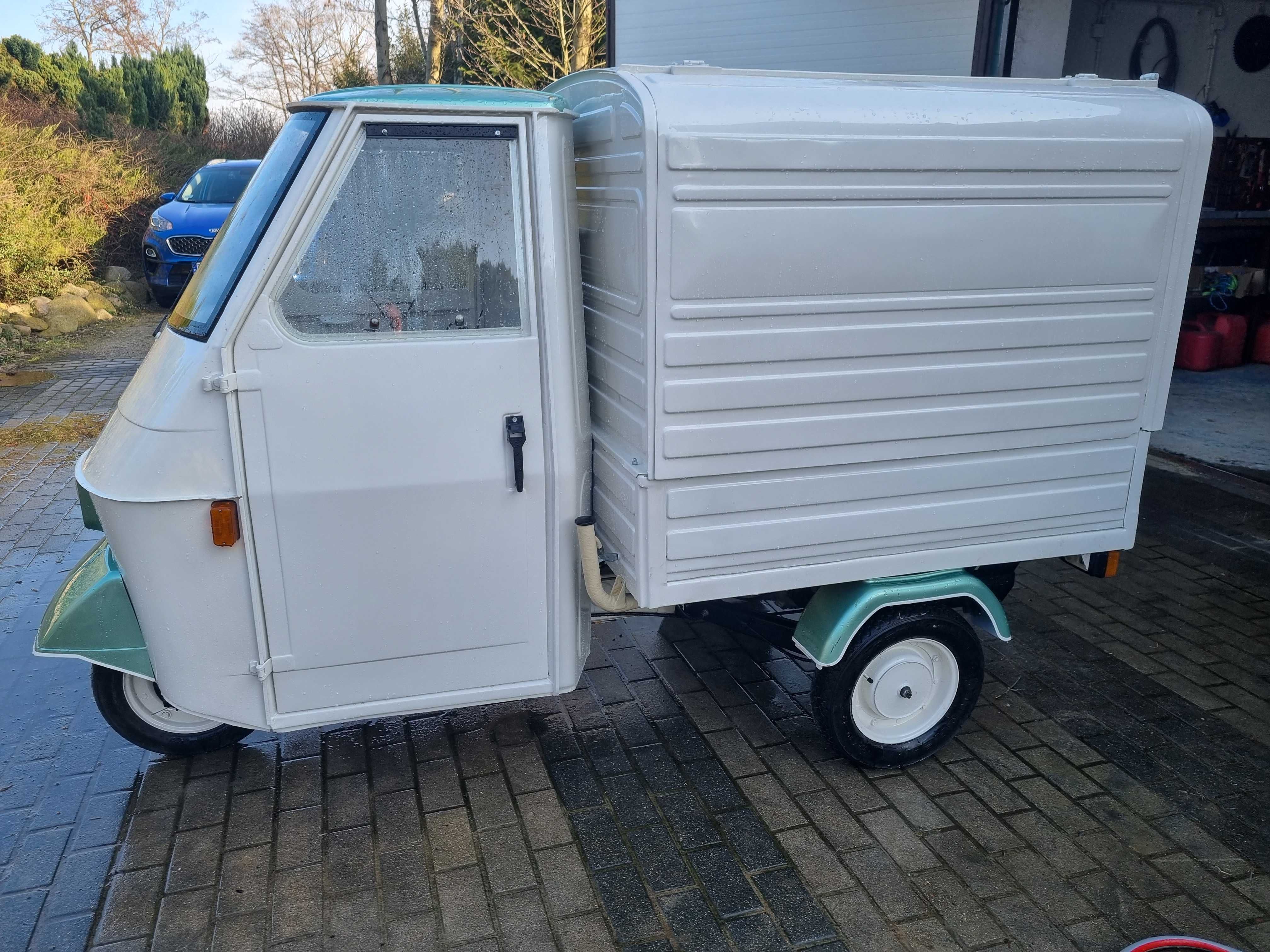 Piaggio Ape 1987 rok, odrestaurowany z gotową zabudową, bez nalewaków