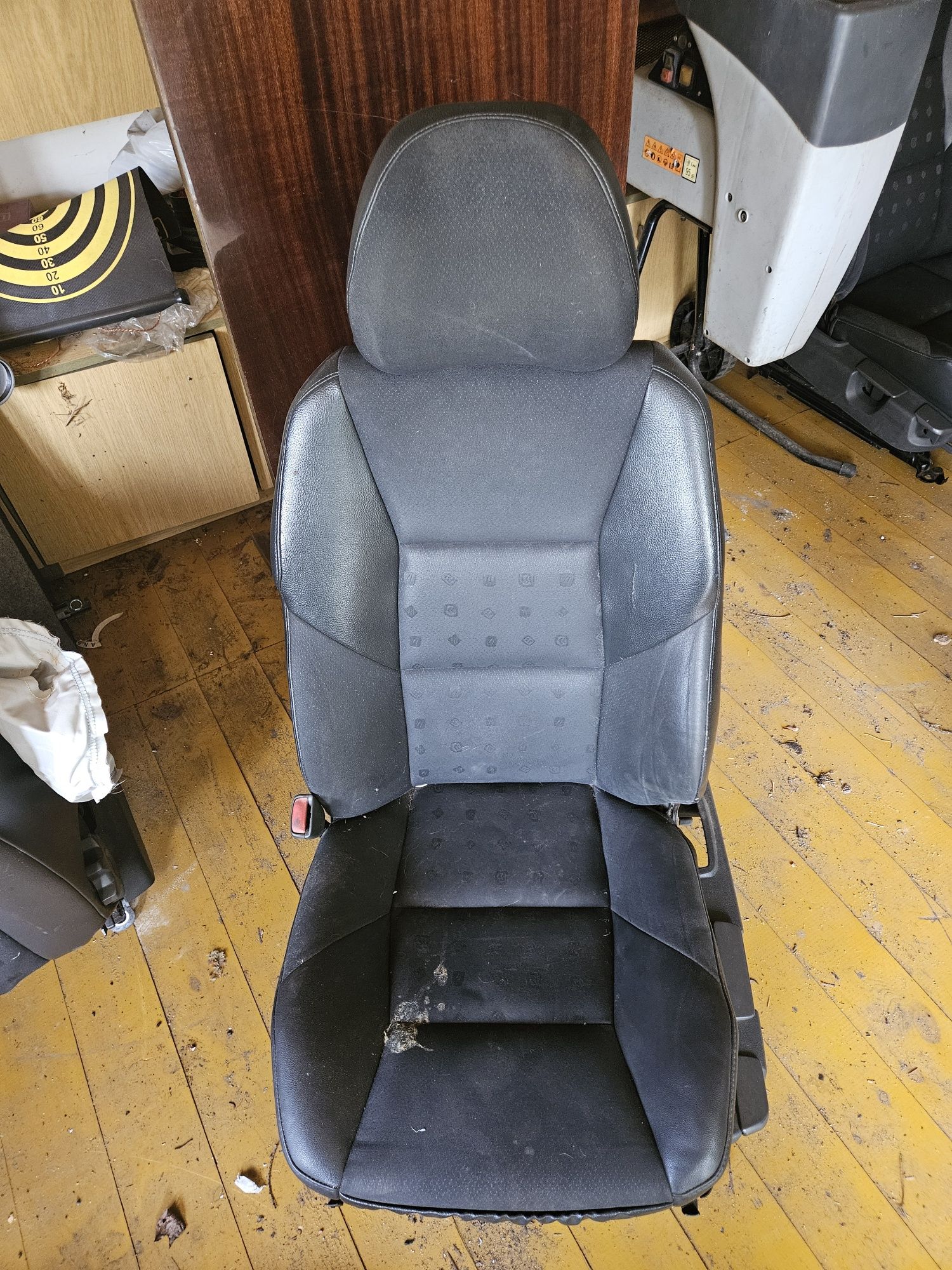 Komplet foteli nieuszkodzony do volvo v70 s60 xc70