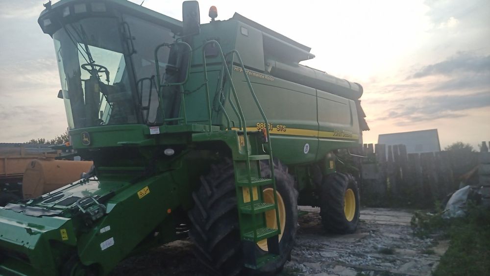 Комбайн зернозбиральний Джон Дир 9880STS
