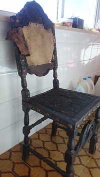 Cadeira antiga couro e pregaria