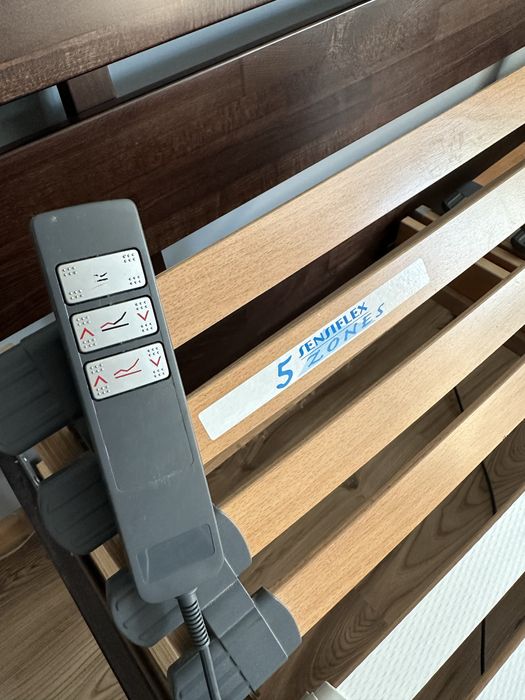 Łóżko drewniane brązowe 140x200 stelaże elektryczne łóżko dwuosobowe