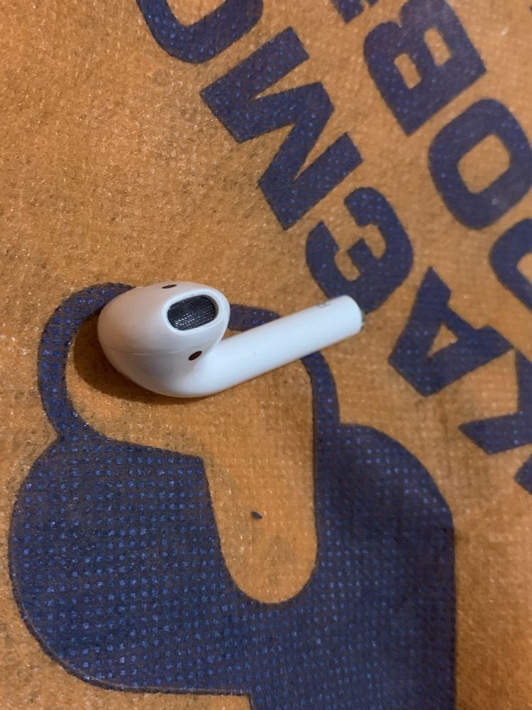 Продам навушник один apple Airpods 2 правий