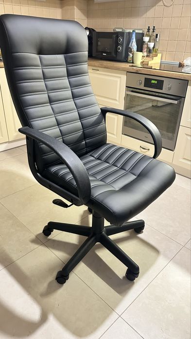 Крісло ( для компютера або в офіс )