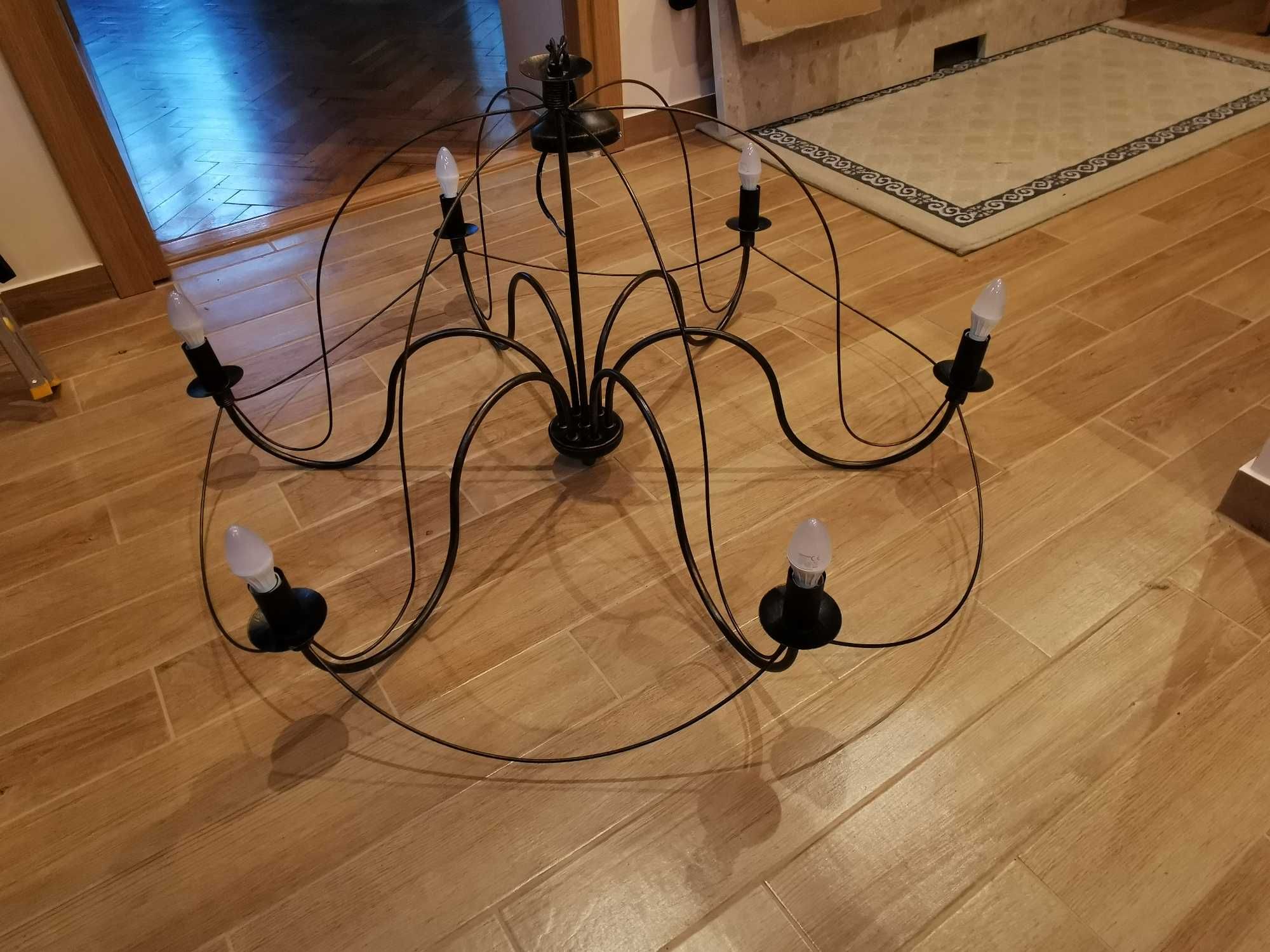 Duża metalowa lampa sufitowa wisząca żyrandol sześcioramienny stalowa