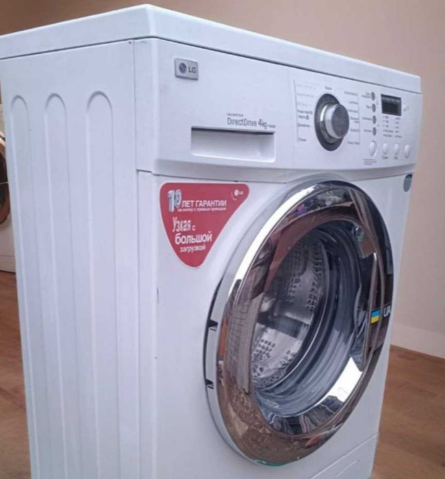 Вузька пральна машинка LG на 4 кг