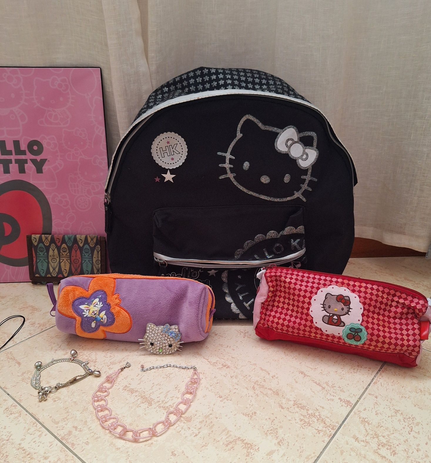 Lote 15 Peças HELLO KITTY = 5€