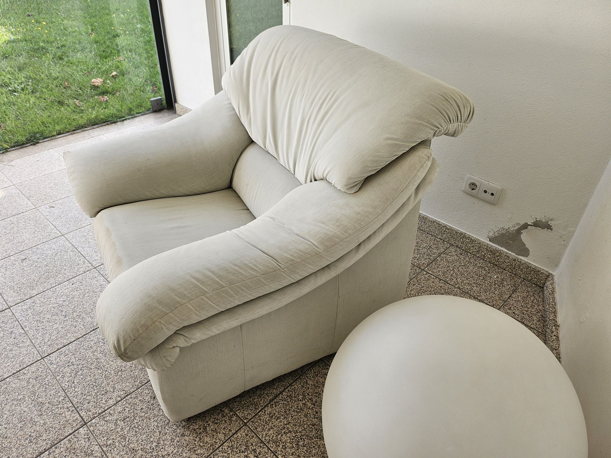 Conjunto de sofá, maple e puf