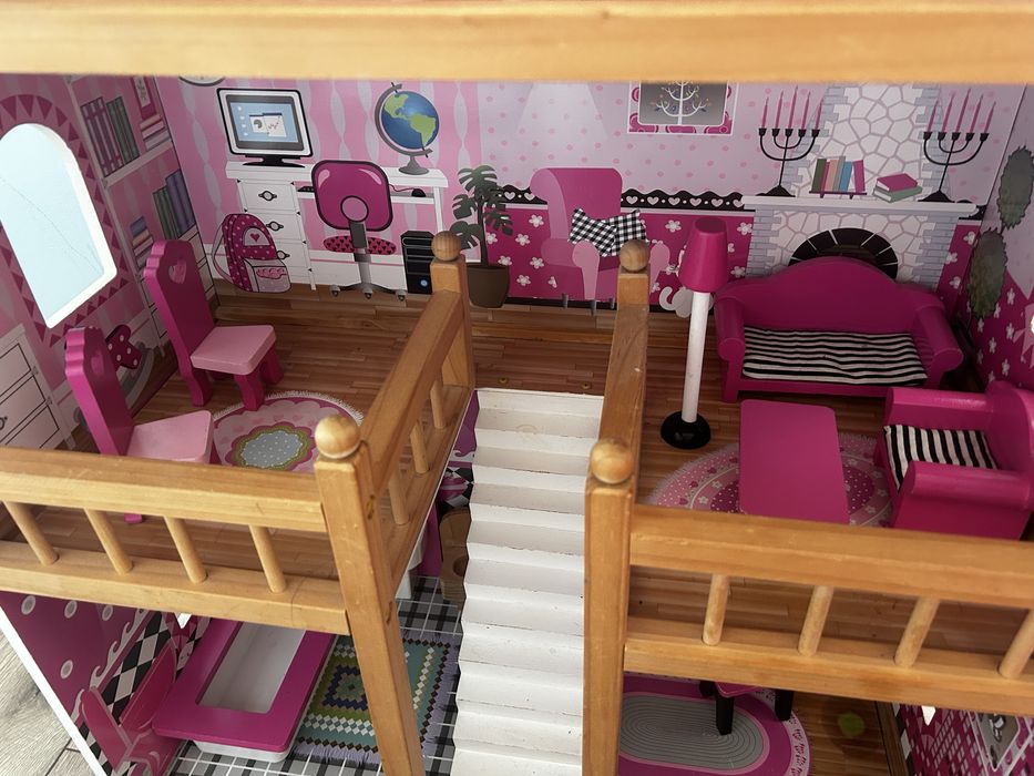 Domek drewniany dla lalek