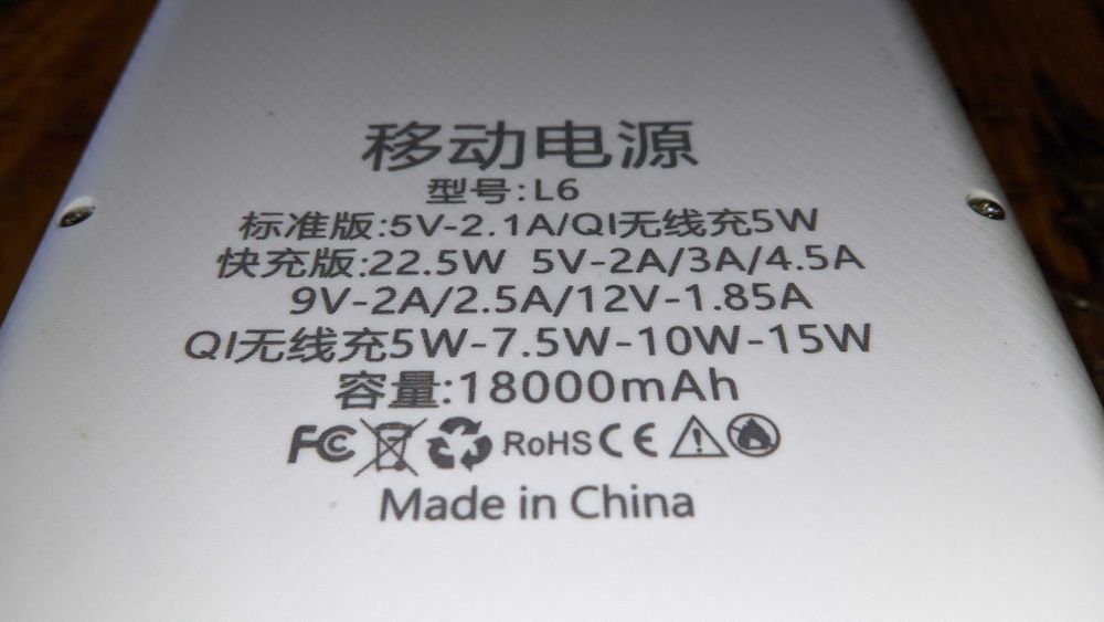 Повербанк 24000 мАч = 5V-3A/9V-2A/12V-1.5A/3.4V-5.5V-5A/Воздух : 10 Вт