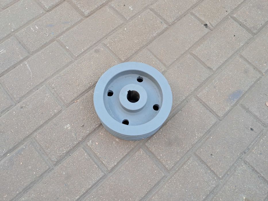 Koło pasowe ,szajba otwór fi 32mm ,średnica całkowita 19cm.Wysyłka