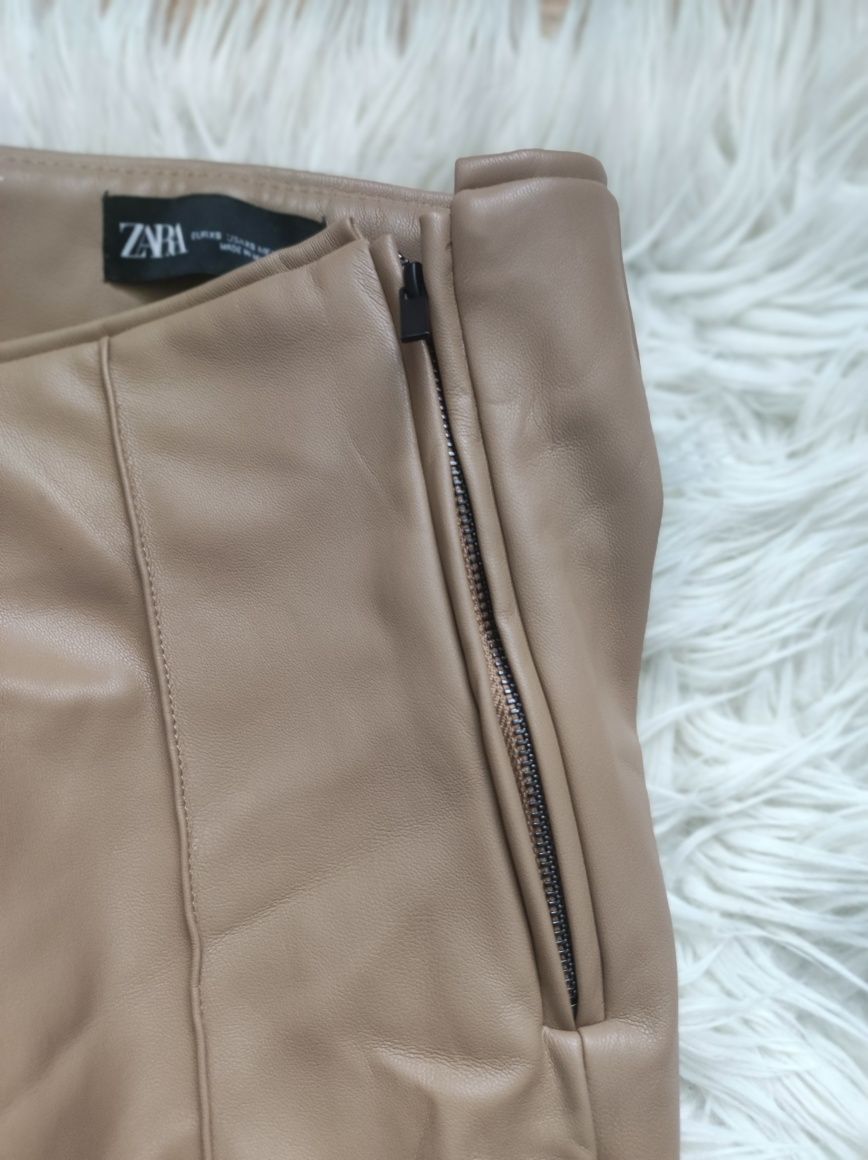 Beżowe spodnie legginsy rurki ekoskóra wysoki stan Zara 34