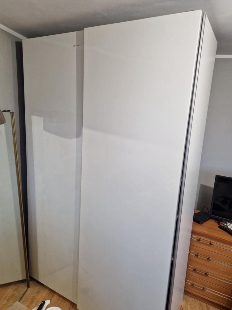 Biała szafa Ikea