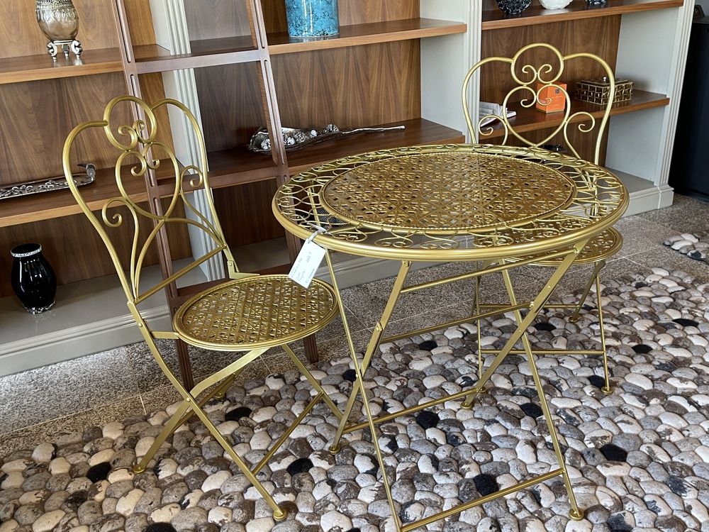 Conjunto de mesa e cadriras