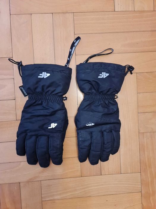 600. Rękawice męskie zimowe 4F rozmiar M