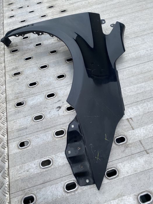 Prawy przedni błotnik toyota avensis t28