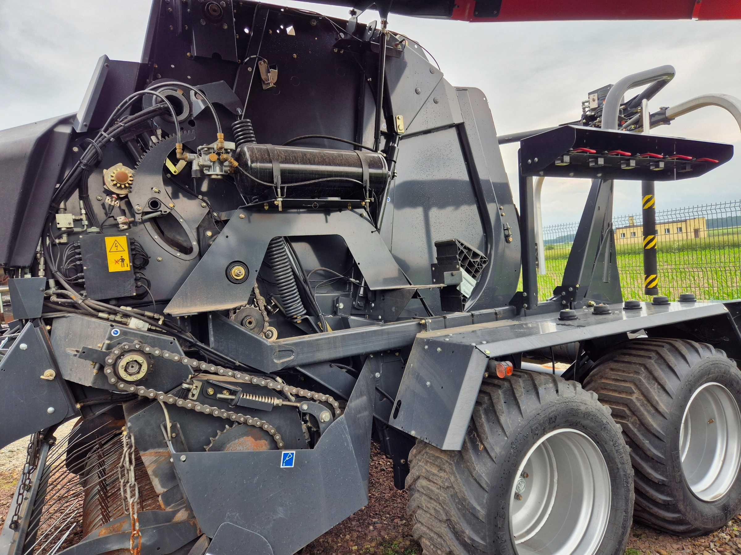 Kuhn VBP 2265 Prasoowijarka OptiCut 23 noże sianokiszonki z Niemiec