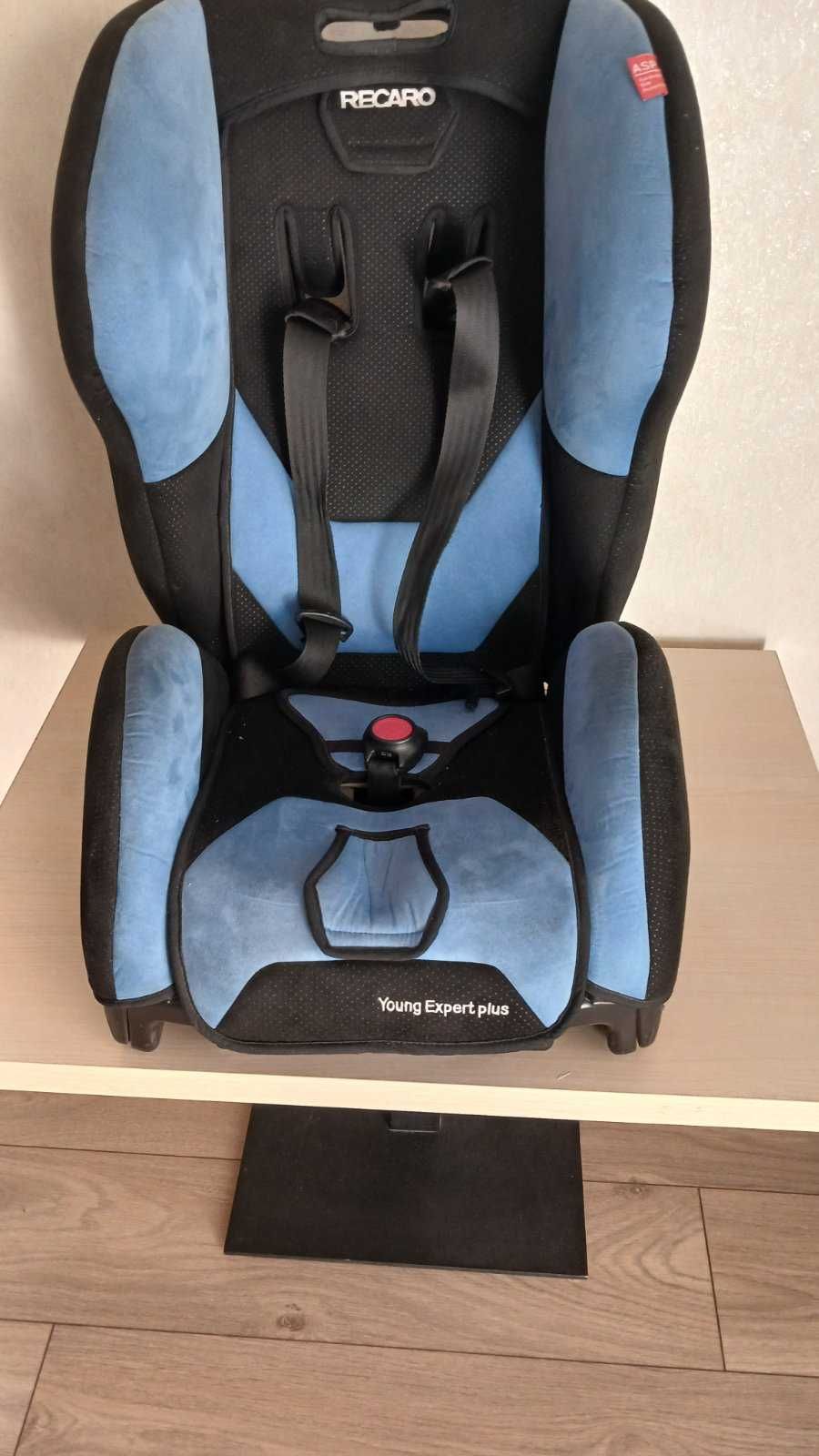 Автокрісло RECARO