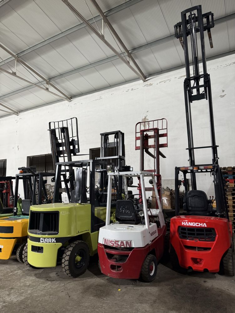 Empilhador clark de 4000 kgrs diesel peus grandes