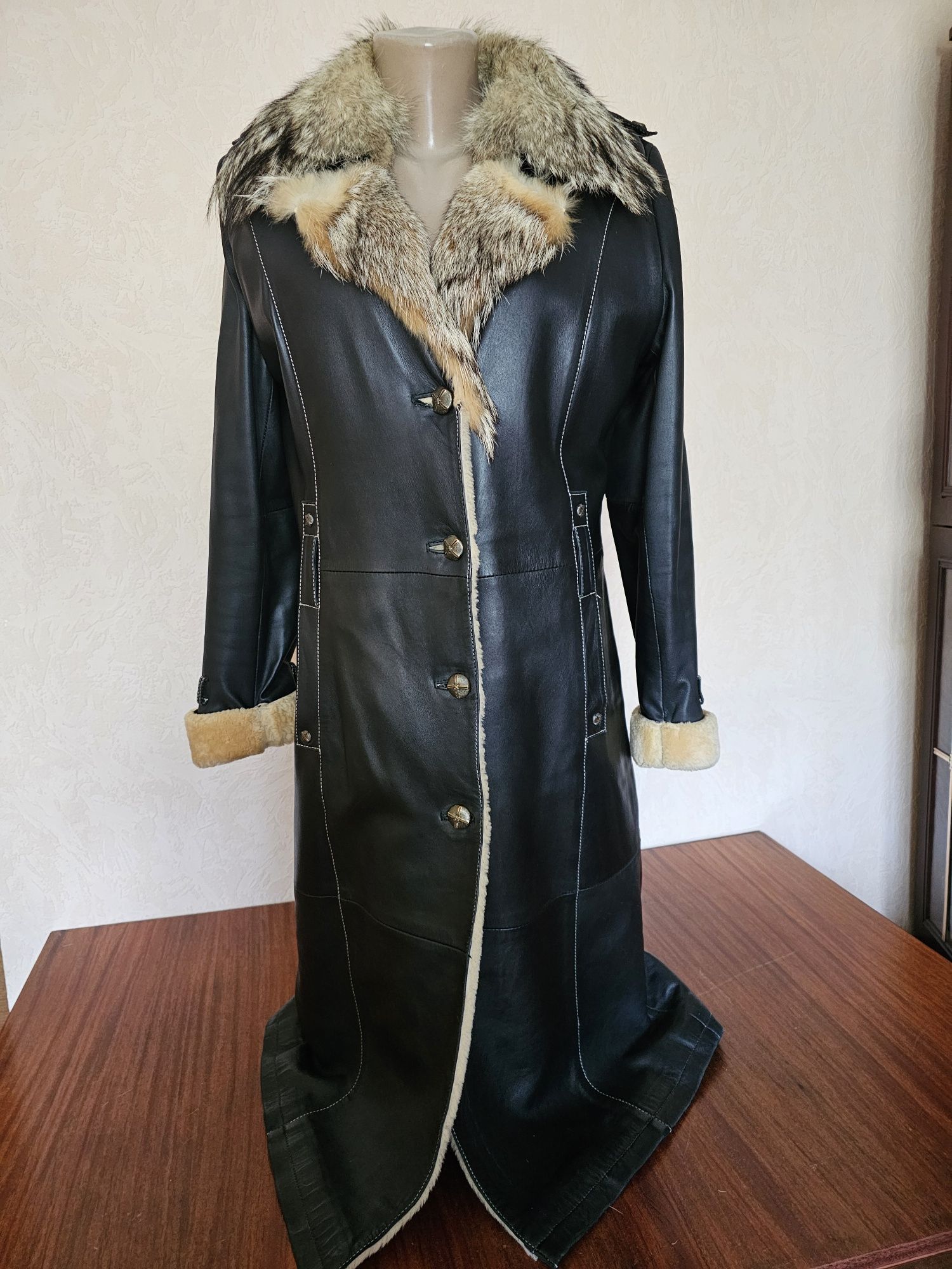 Продам шкіряне пальто , розмір XL