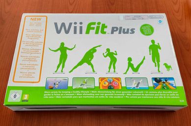 Nintendo Wii Fit Plus (balance board + jogo)