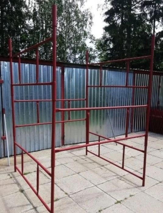 Rusztowanie warszawskie na kółkach z hamulcem + podesty. Rusztowania.