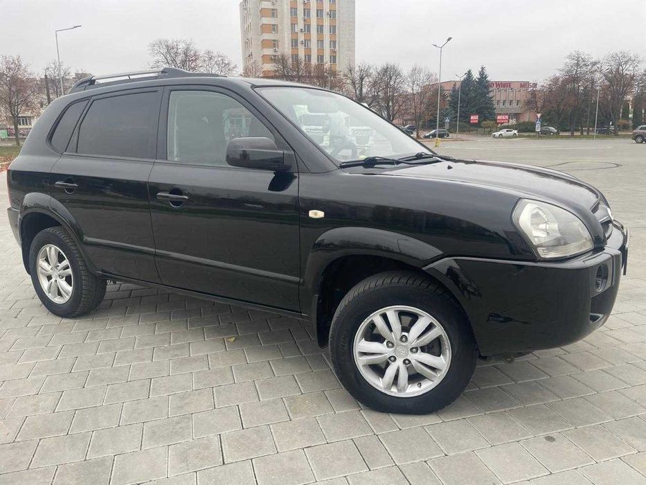 HYUNDAI/Tucson 2009 2.0 диз. 140к.с.  6ст. МКПП